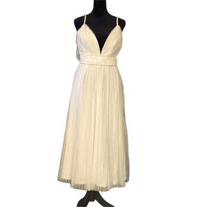 Sweet Goddess White Mesh Pleated Sleeveless Midi
Dress Sz S